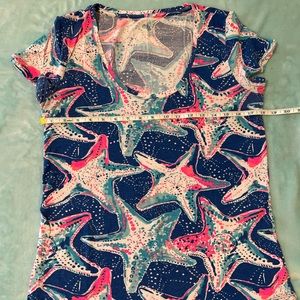 VGUC Lilly Pulitzer starfish V neck T-shirt M